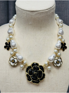 Collier "Camelia"