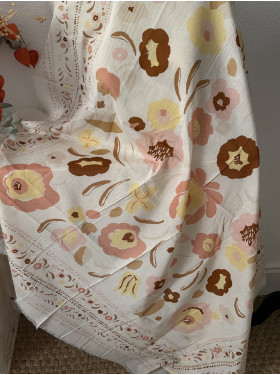 Grand foulard carré « Balkan » de la collection Maradji