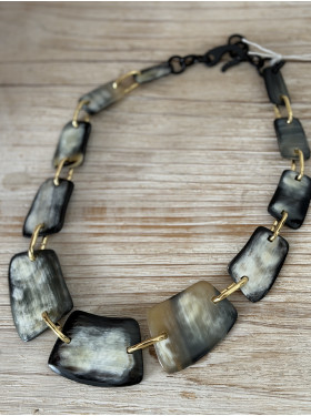 Collier "Lilou" en corne de buffle de la collection Soyang