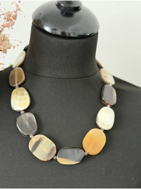 Collier "Bestie" en corne de buffle de la collection Soyang